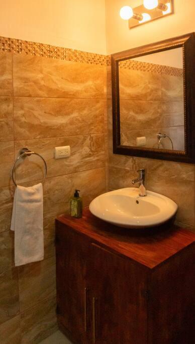 Samara Sunshine Retreat: Cozy Countryside Haven
