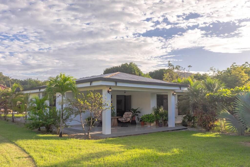 Samara Sunshine Retreat: Cozy Countryside Haven