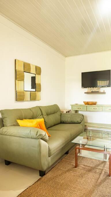 Samara Sunshine Retreat: Cozy Countryside Haven
