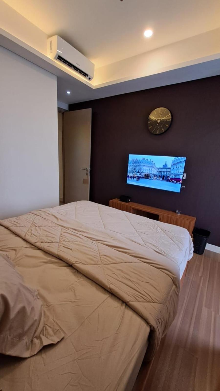 gold coast studio Netflix wifi paris room sofabed view 2