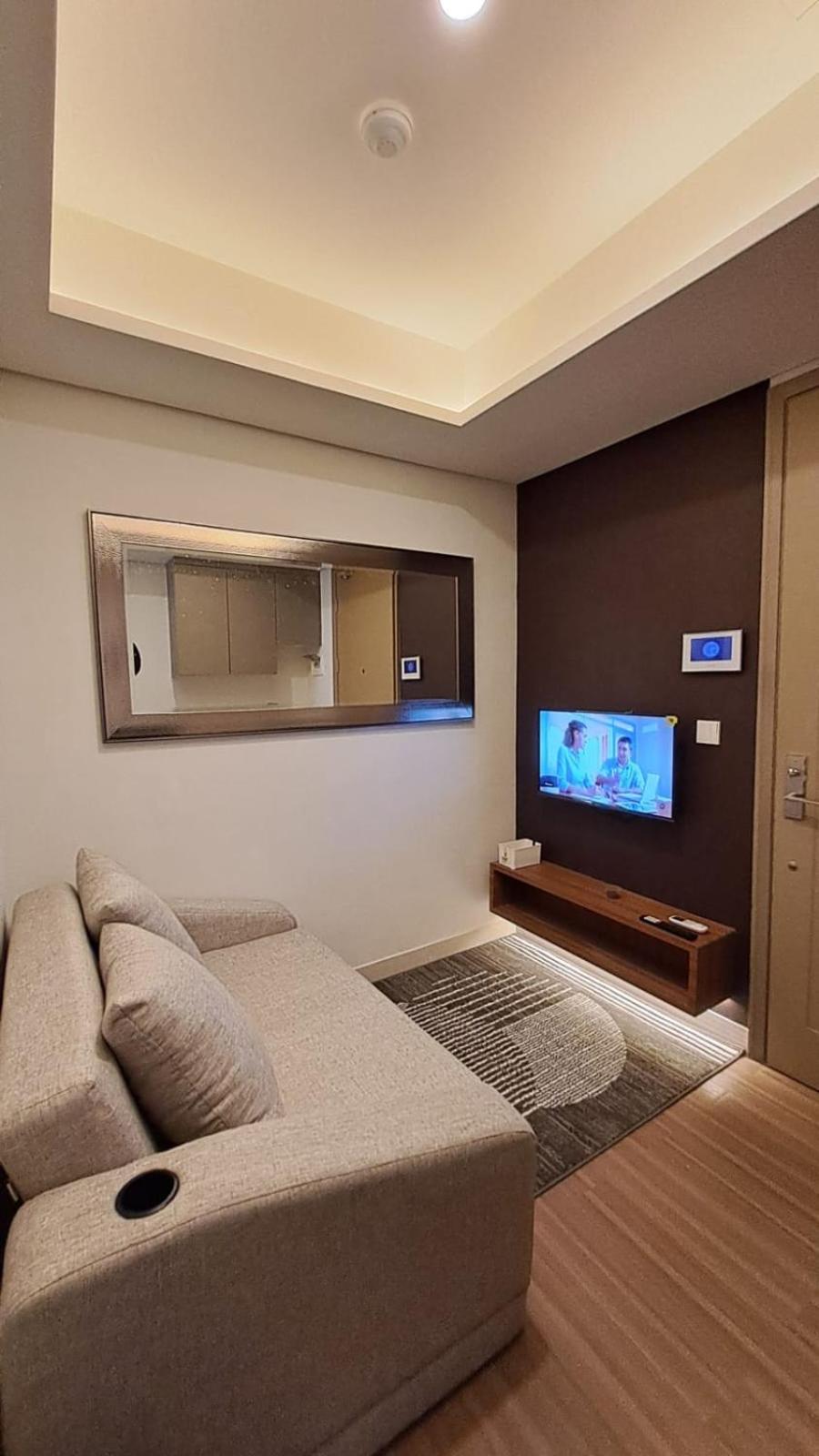 gold coast studio Netflix wifi paris room sofabed view 4