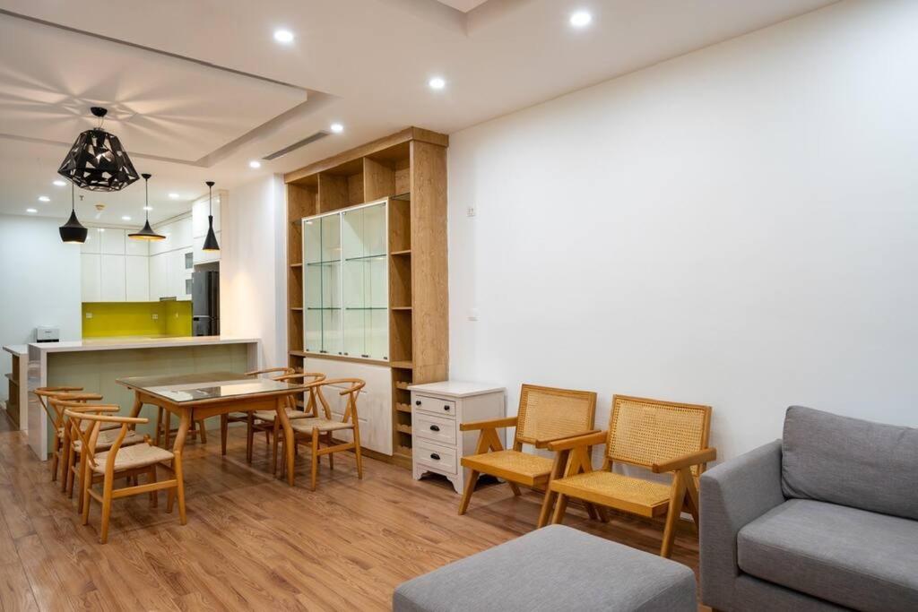 Lynhzz Housing- Vinhomes Royal City 2BR-R11620