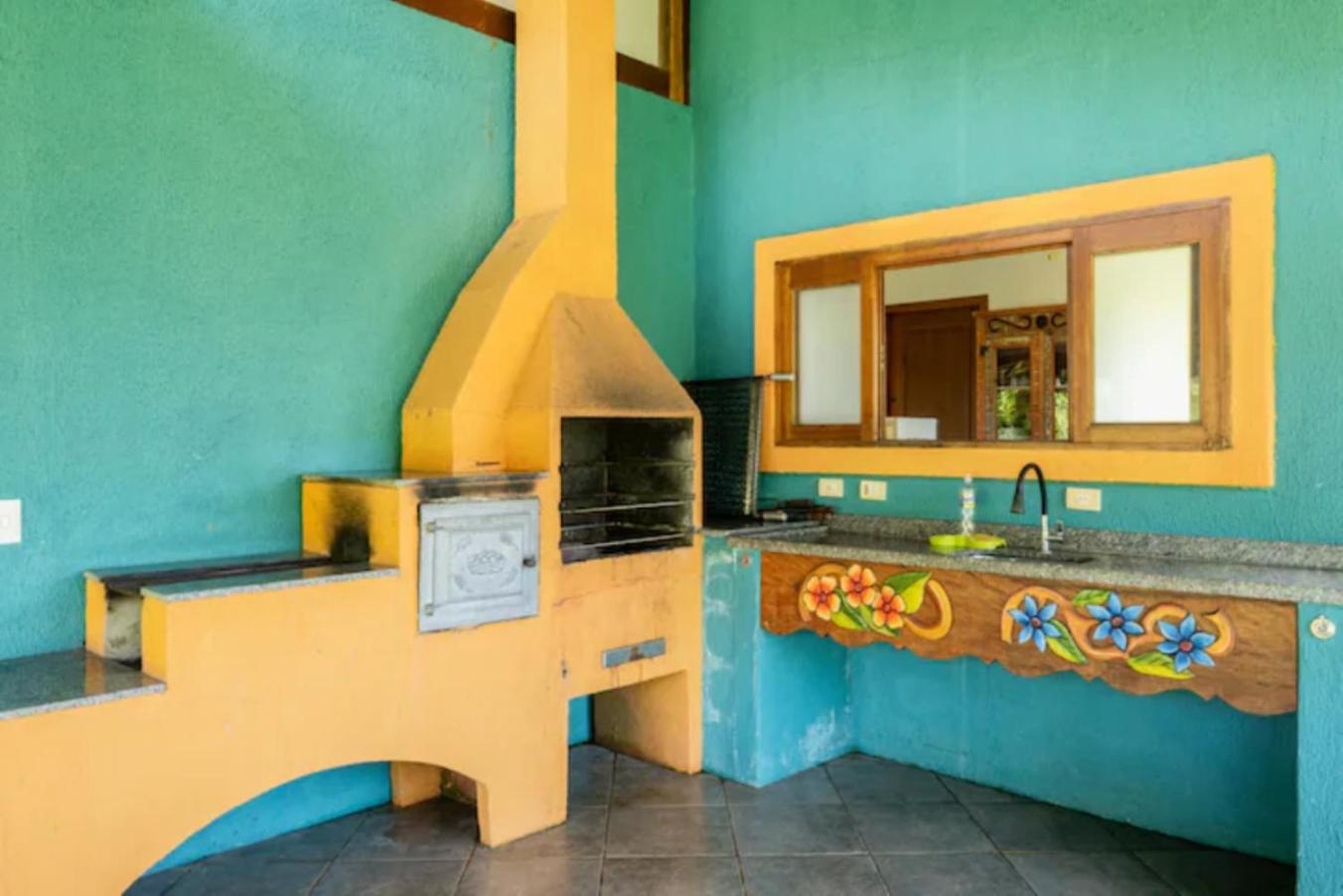 Casa rústica e aconchegante a 150 mts da praia