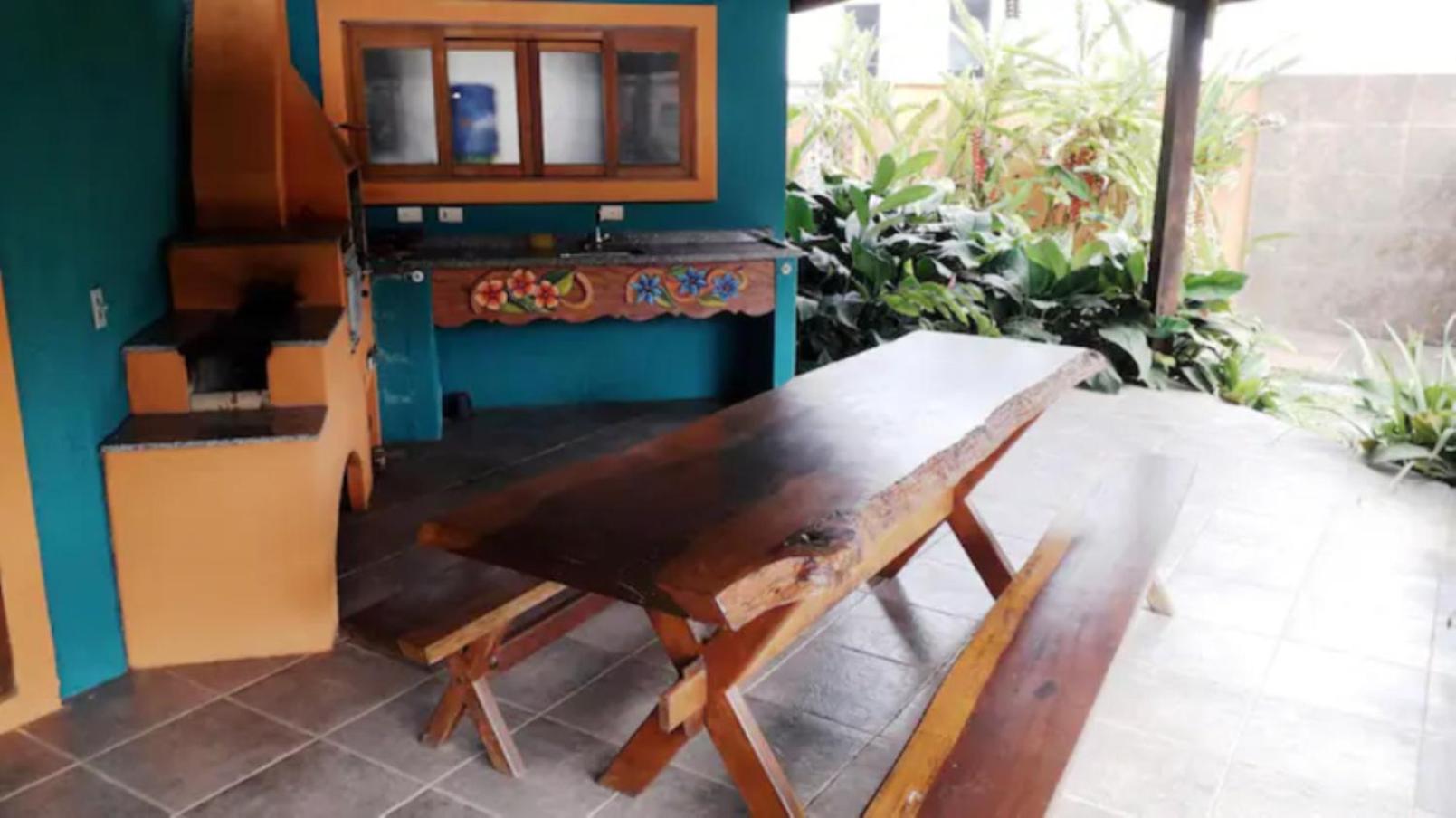 Casa rústica e aconchegante a 150 mts da praia