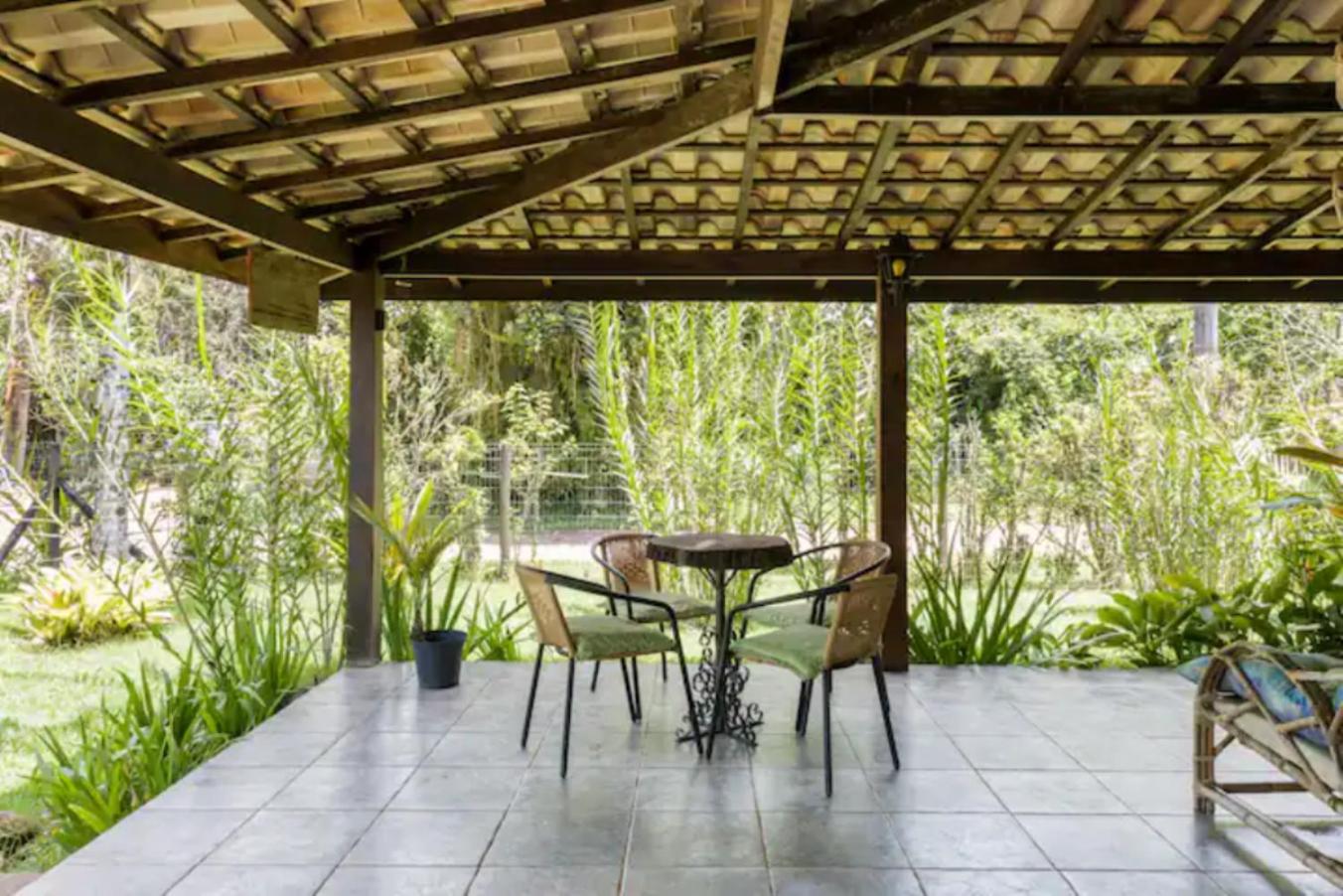 Casa rústica e aconchegante a 150 mts da praia