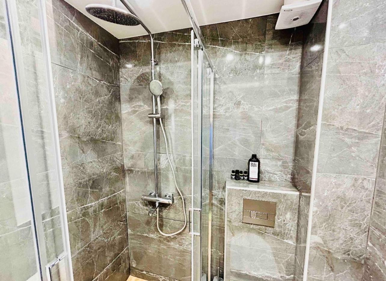 Port Twins Suites No2 view 5