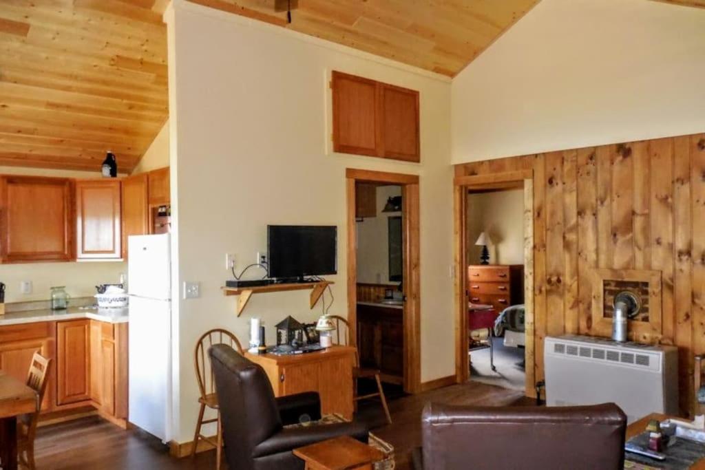 Knotty Pine White Pine - Lake Minocqua view 5