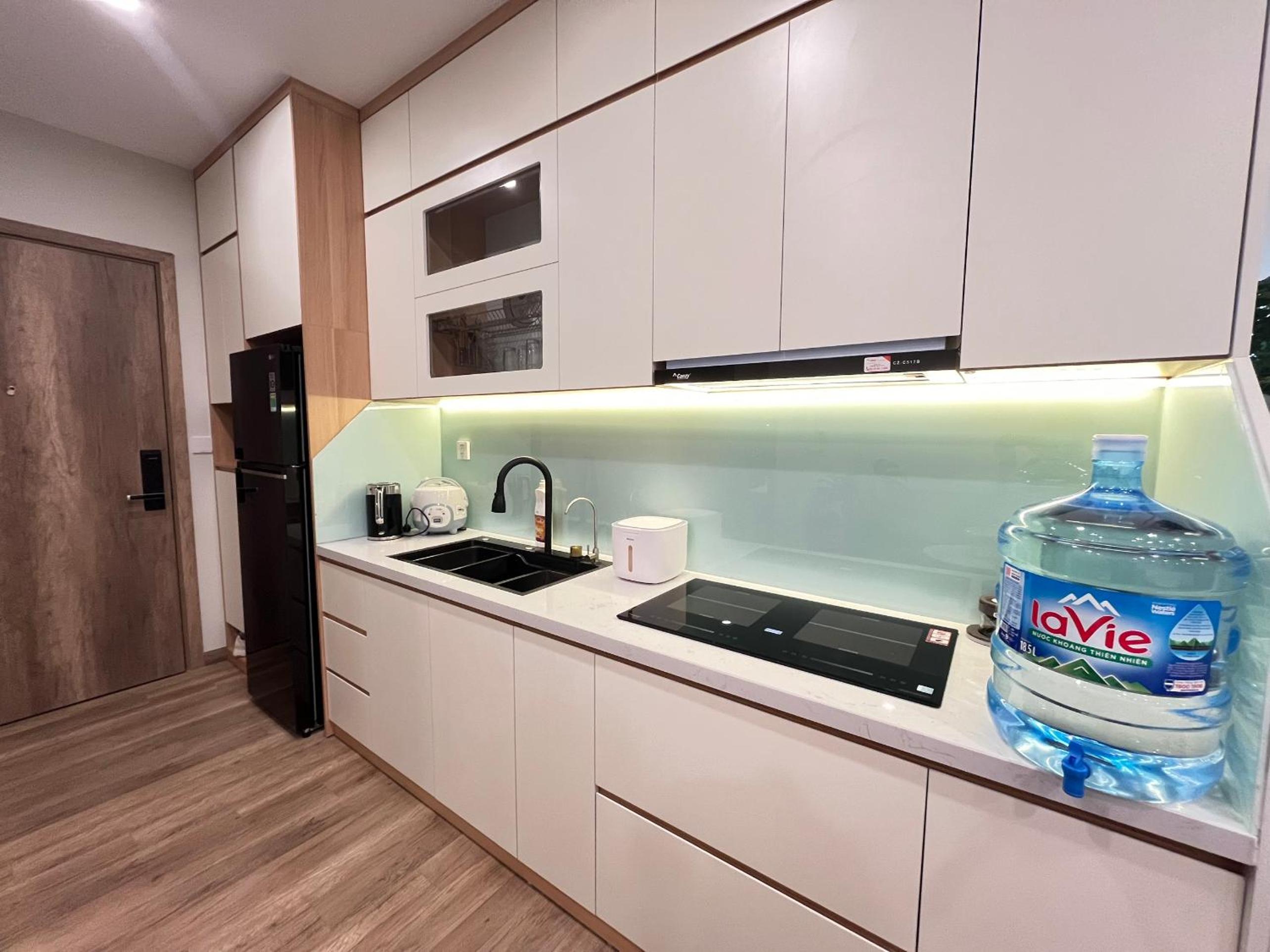 Sam's homestay- Swan lake studio apartment view 5
