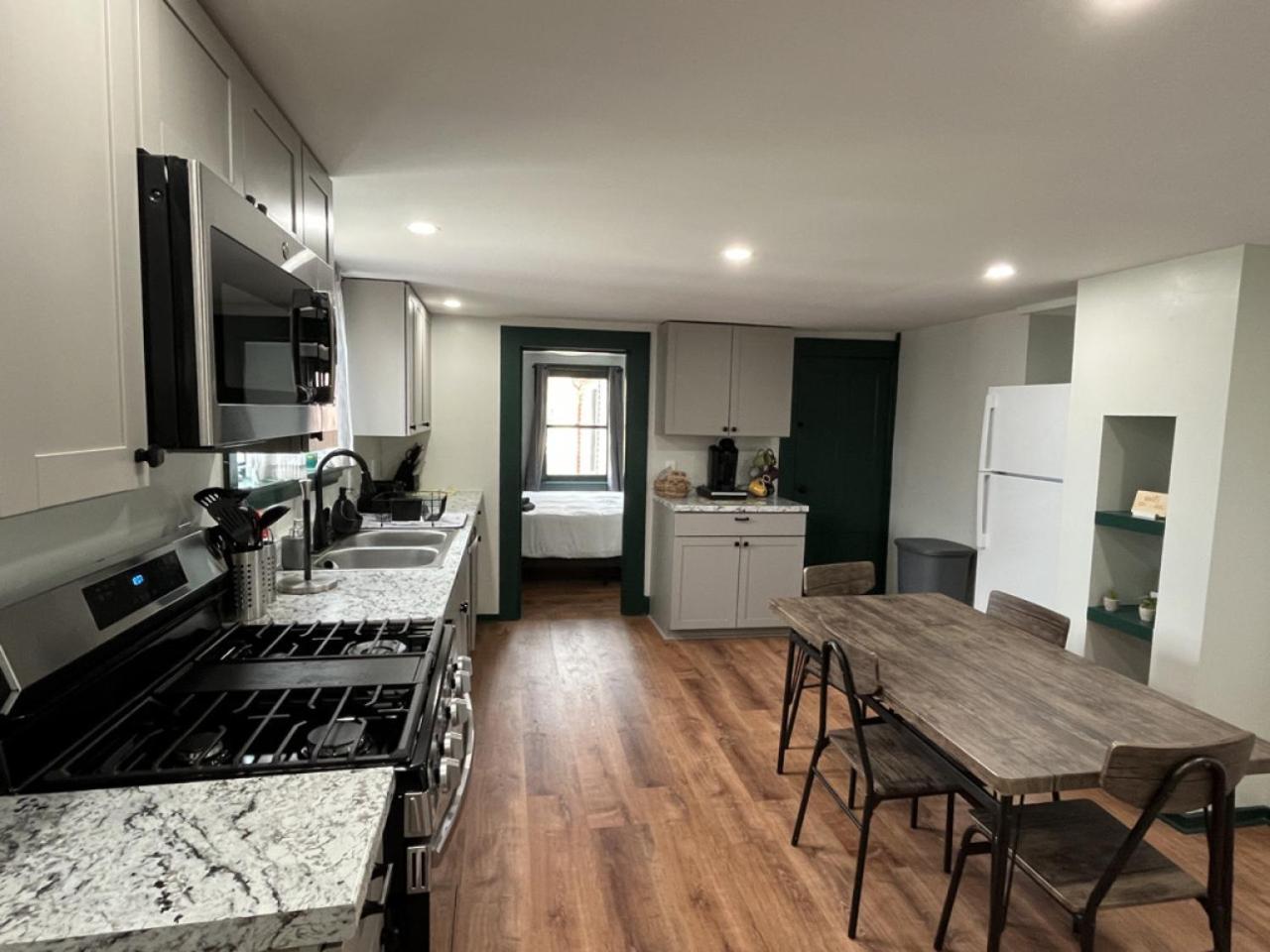 2 Bed Berkshire Apt minutes to Jiminy Peak Ski view 3