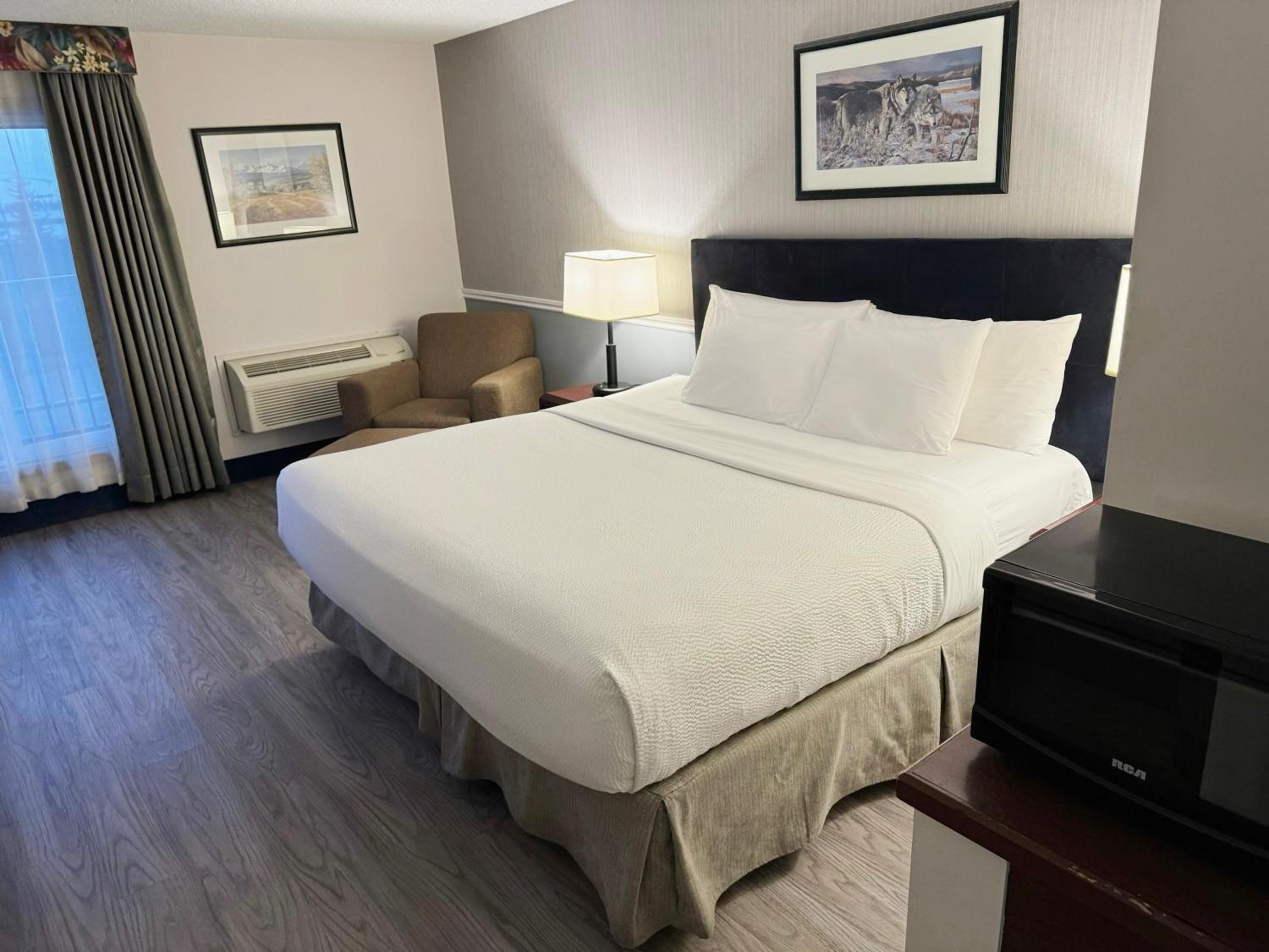 Divya Sutra Plaza and Conference Centre Calgary Airport - Image 4