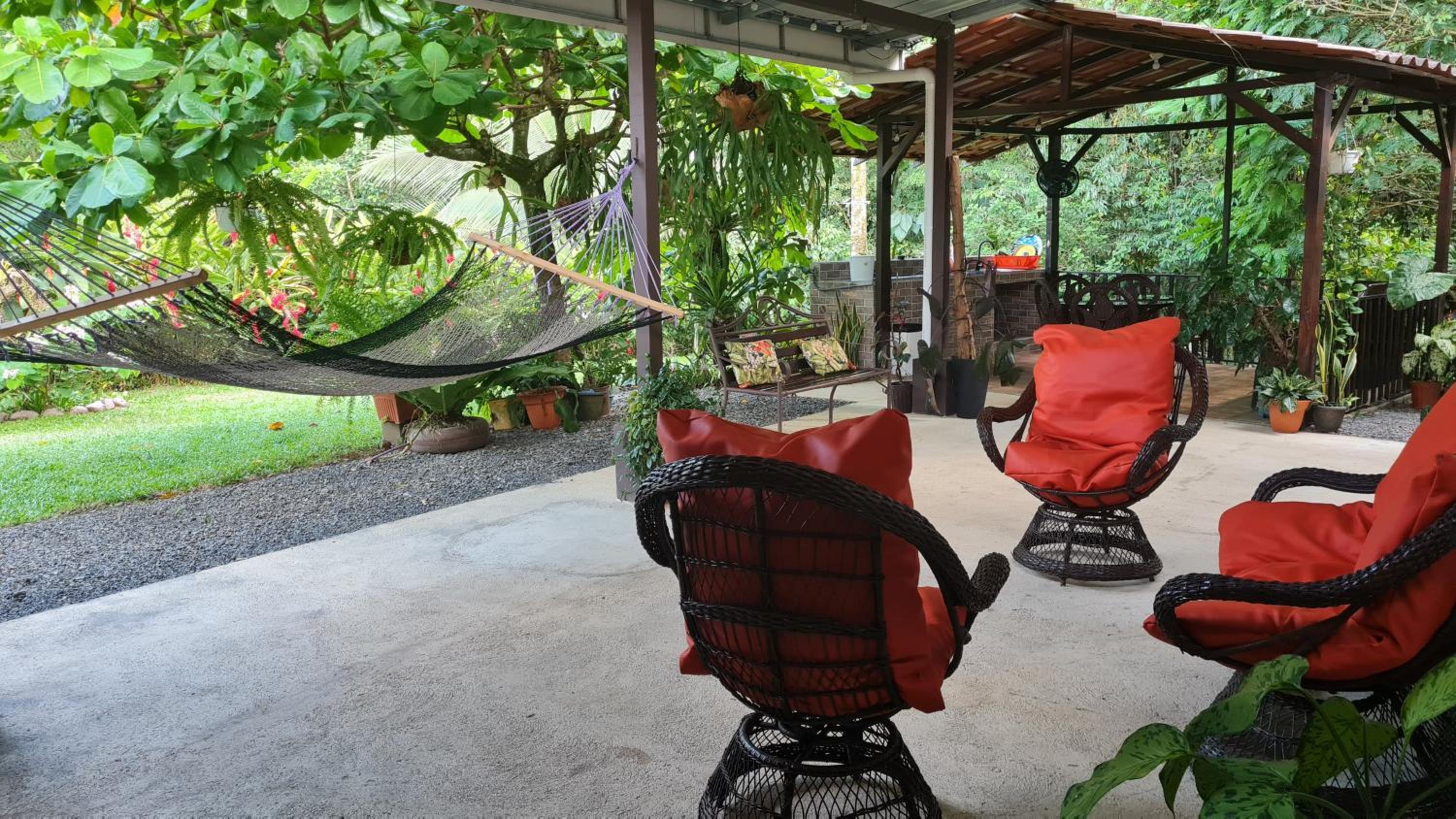 Arboledas house by the River,Forest and Gardens