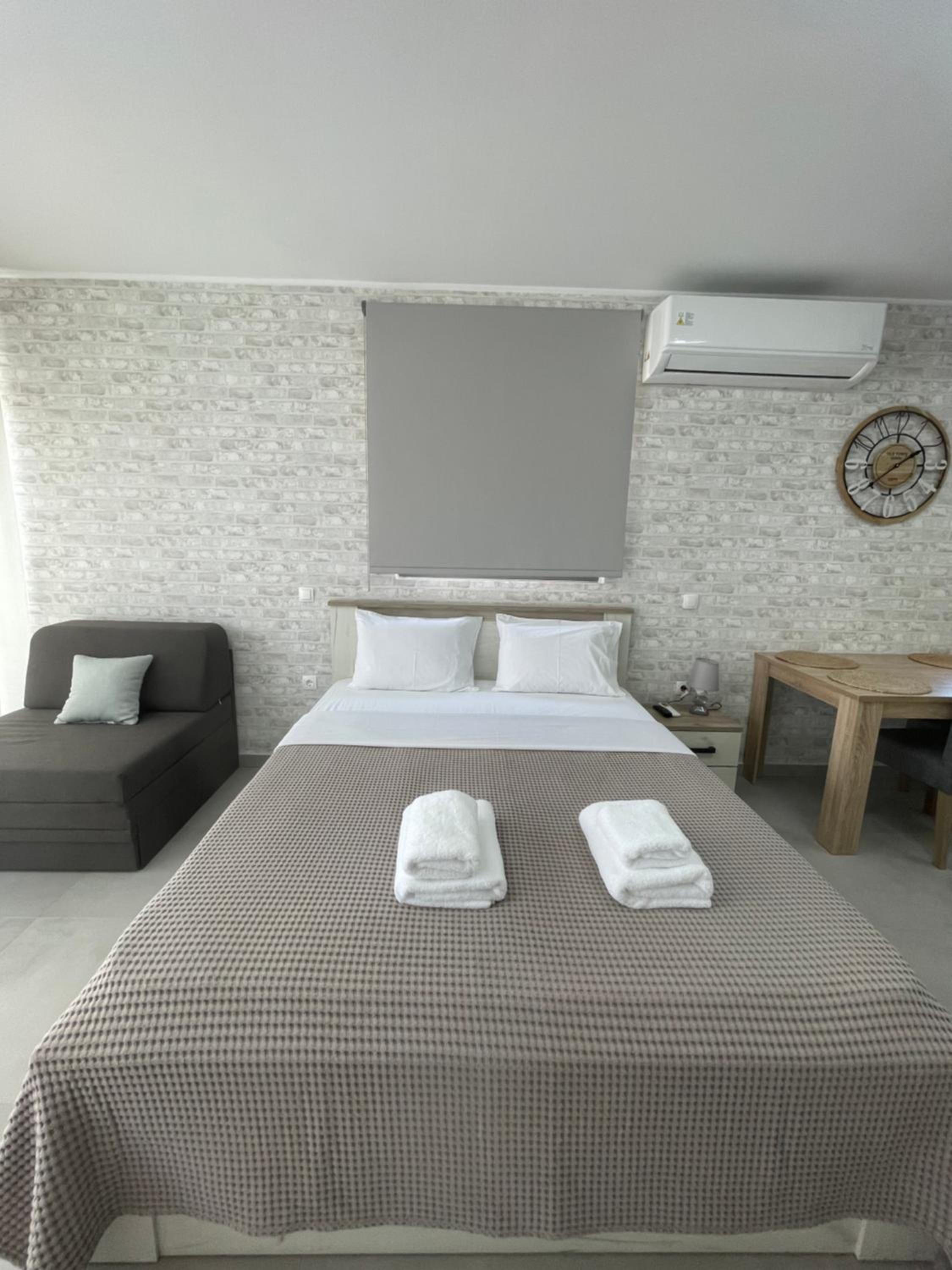AVR Airport Deluxe Suites 6 AIRPORT FREE SHUTLE view 2