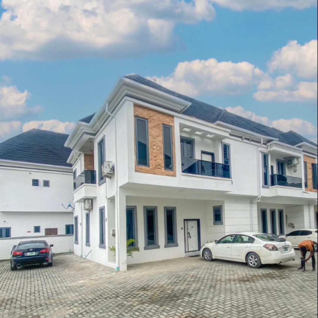 Fully Furnished 3 bedroom Shortlet Apartment in Orchid Road, Lekki with Constant Power view 4