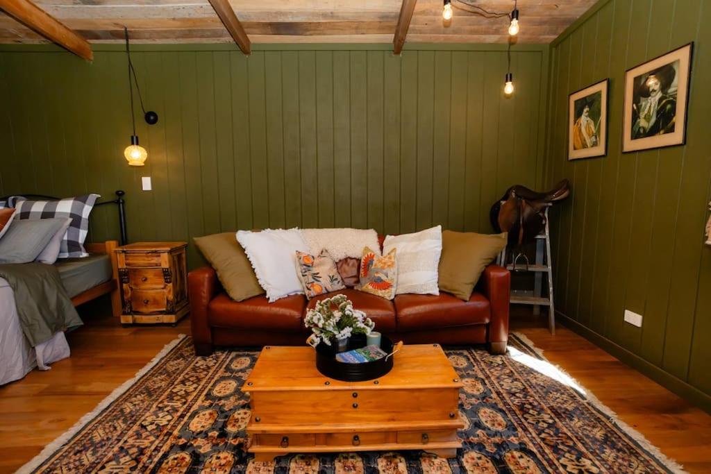 THE STABLES, a self contained farmstay featuring outdoor baths, fireplace & wineries view 2