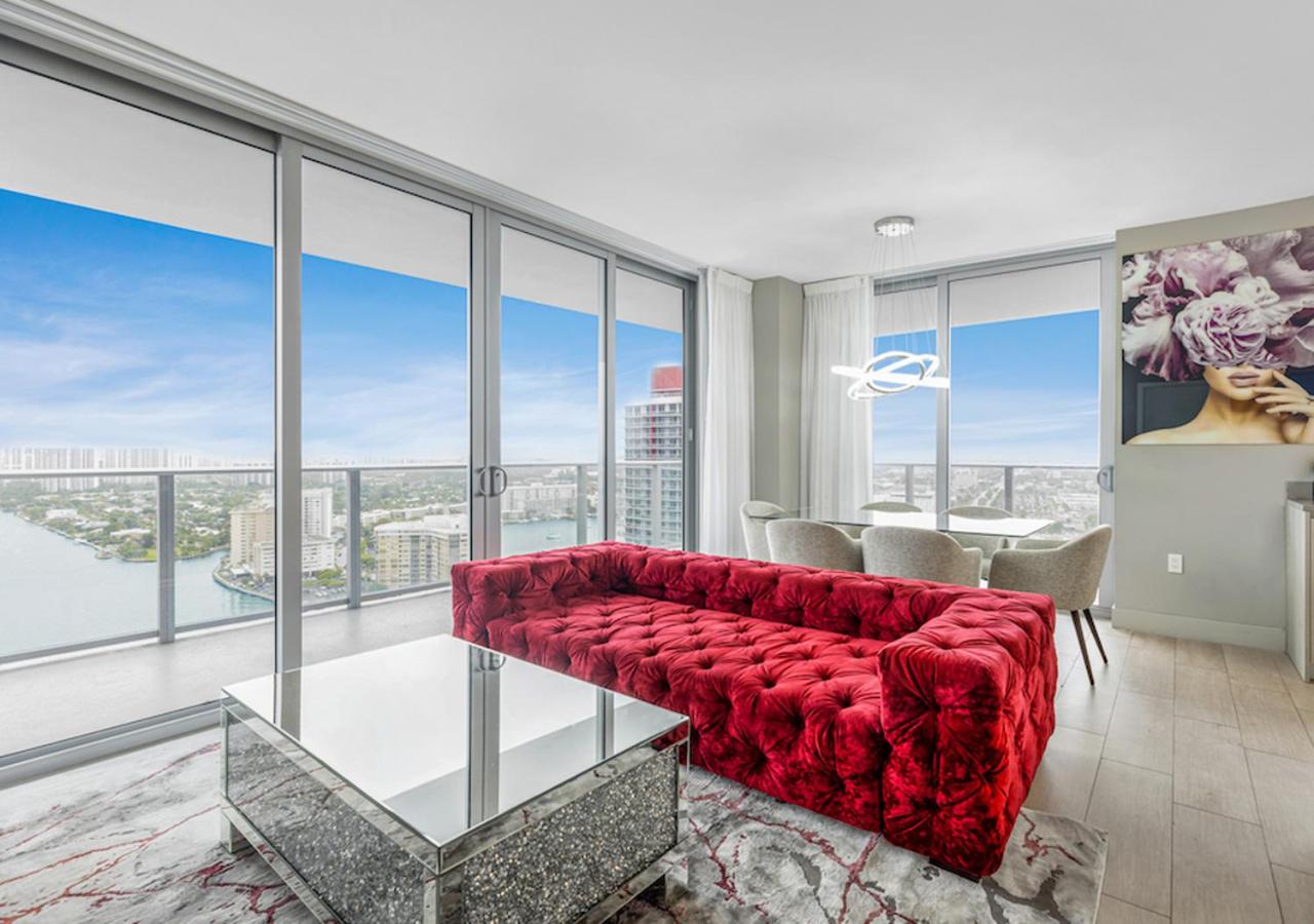 HYDE BEACH HOUSE THREE-BEDROOM, WATERFRONT, OCEAN AND INTERCOSTAL VIEW, ROOFTOP POOL, 5 MiN WALK TO BEACH, 25 min to FIFA! view 2