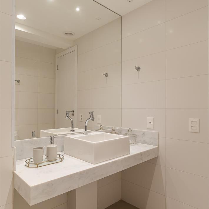 Lindo flat em prédio luxuoso - Excelente localização