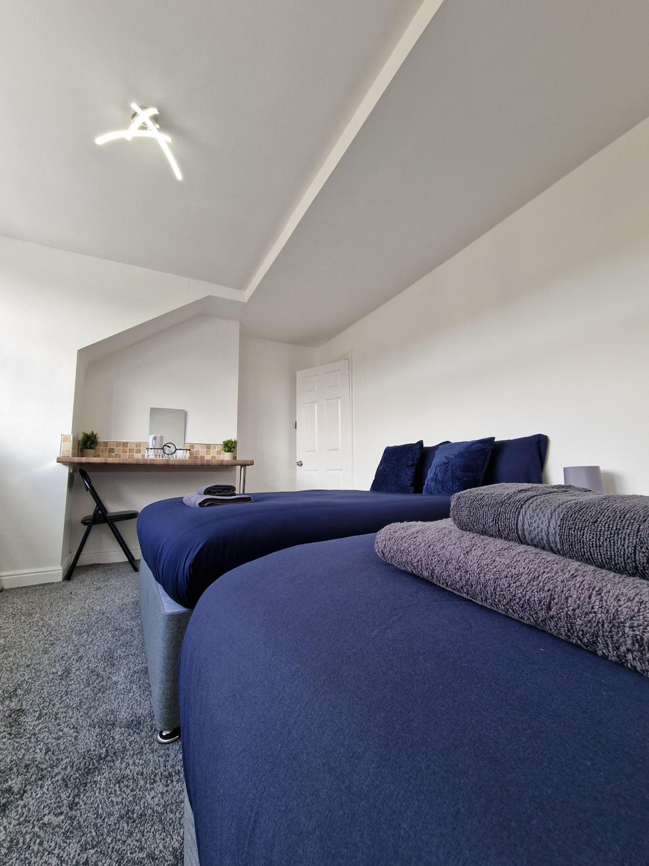 Stylish 4 Double Bedroom House in Bradford, Views of Hillside and parking view 3