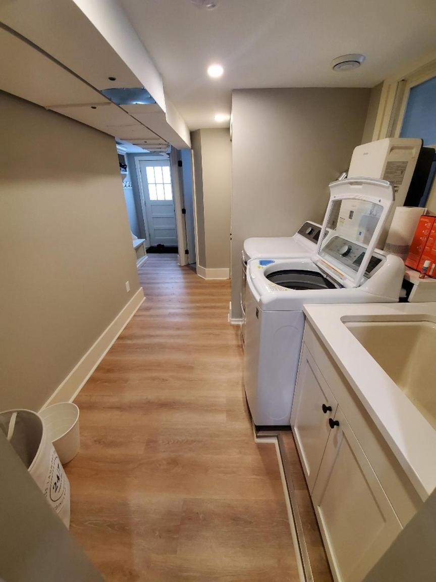 Cheerful 3-bedroom in Wayzata on private wooded lot view 3