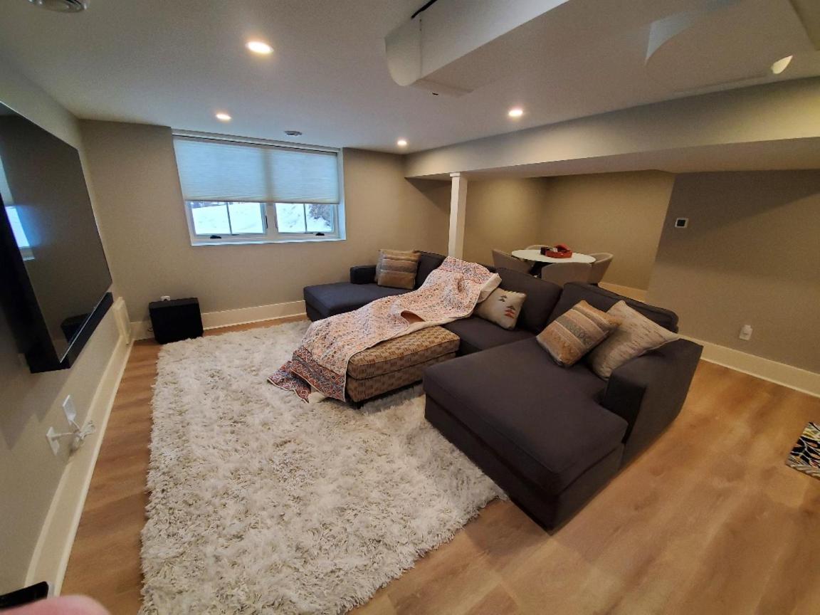 Cheerful 3-bedroom in Wayzata on private wooded lot view 5