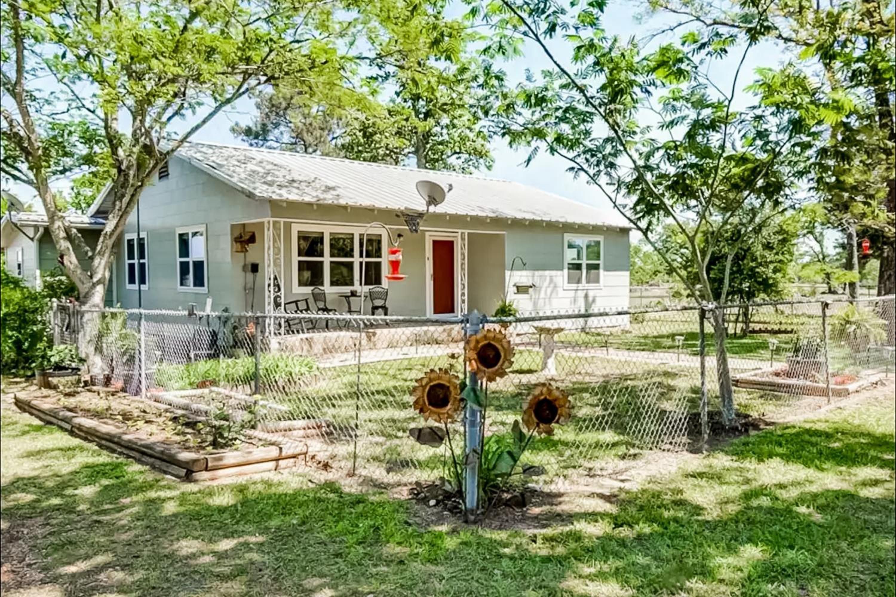 Fenced Yard! Peaceful Retreat in Smithville