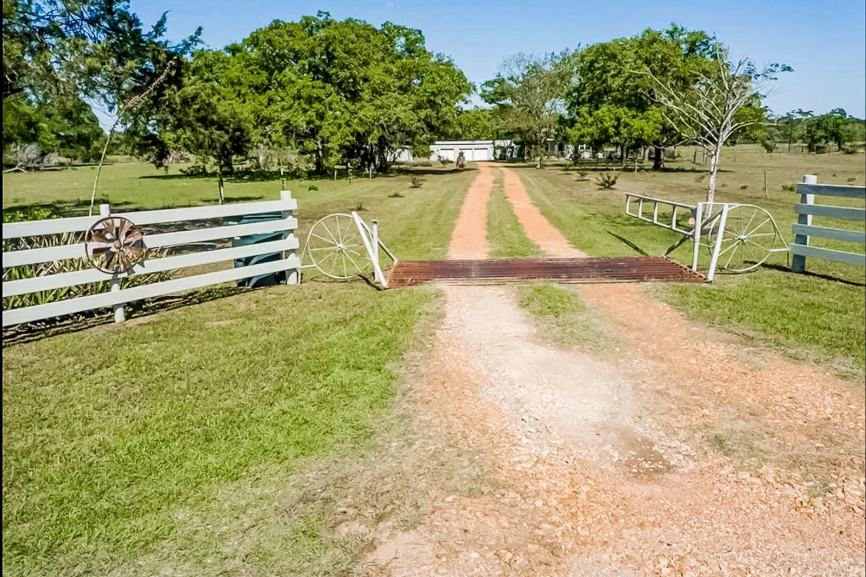 Fenced Yard! Peaceful Retreat in Smithville