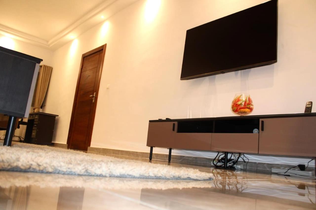 3 Appartements Indépendants - 1 ou 2 Chambres - Du Voyageur Solo au Groupe de 10 personnes - Résidence Calme, Proche Abidjan