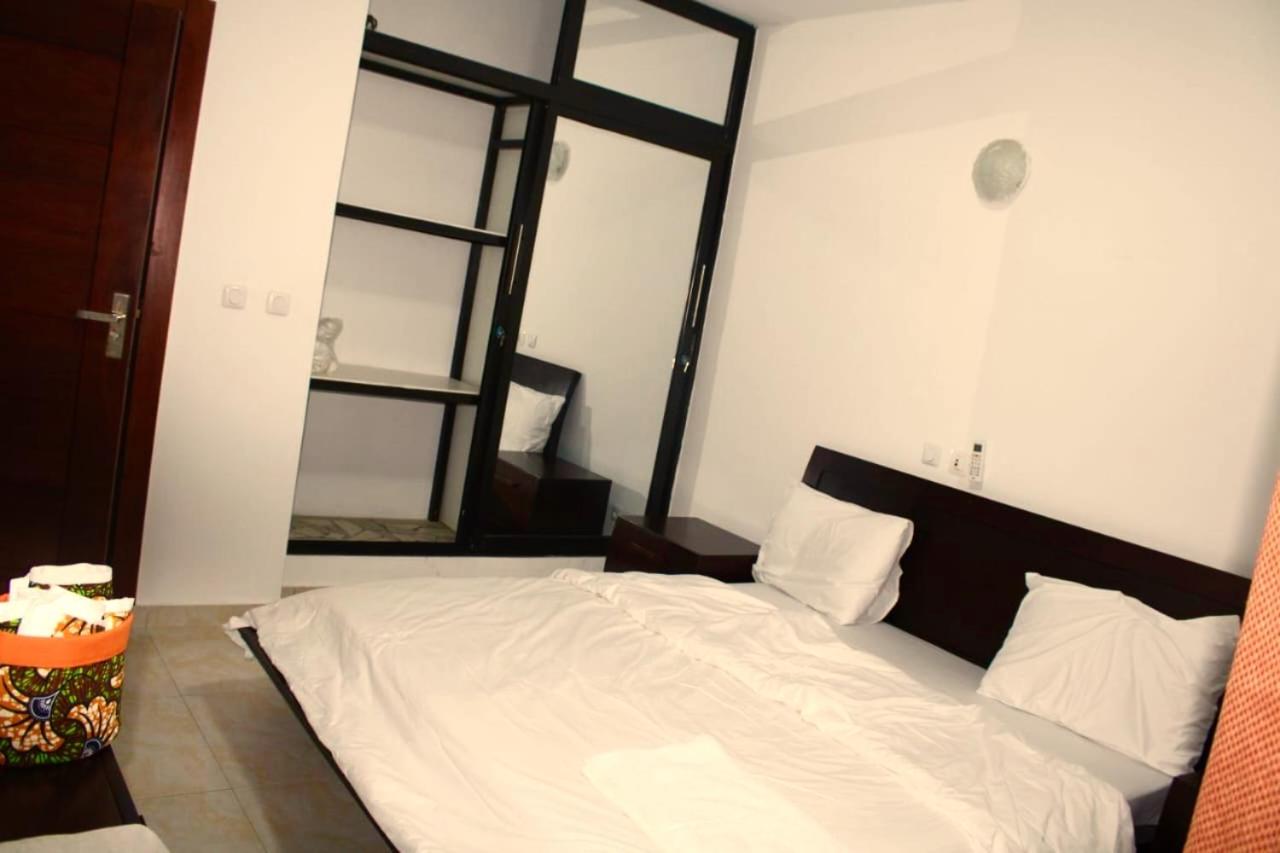 3 Appartements Indépendants - 1 ou 2 Chambres - Du Voyageur Solo au Groupe de 10 personnes - Résidence Calme, Proche Abidjan