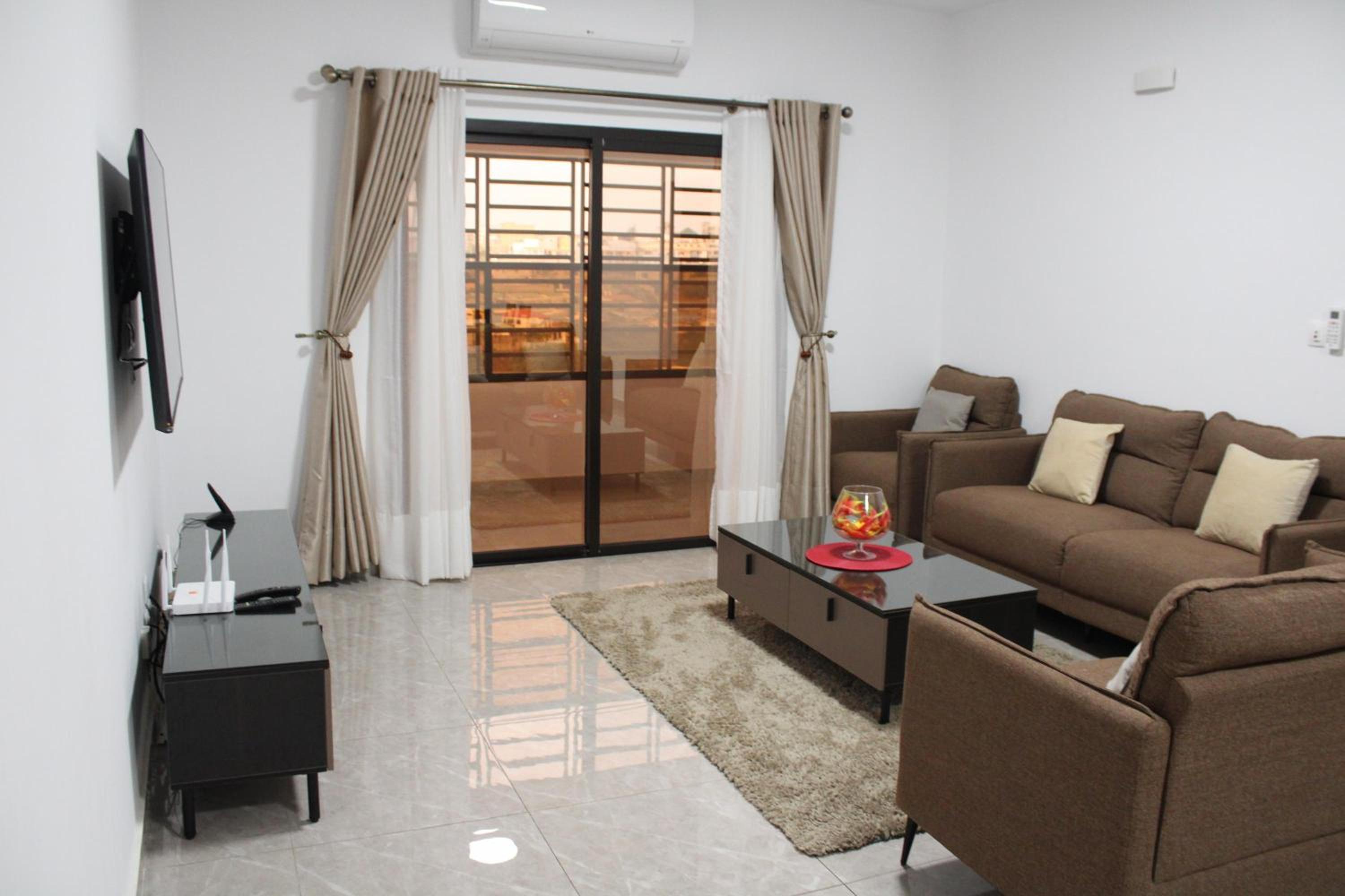3 Appartements Indépendants - 1 ou 2 Chambres - Du Voyageur Solo au Groupe de 10 personnes - Résidence Calme, Proche Abidjan