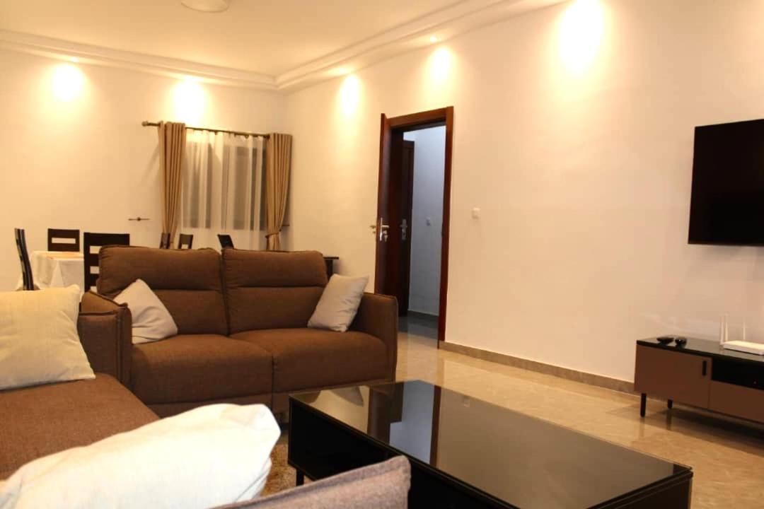 3 Appartements Indépendants - 1 ou 2 Chambres - Du Voyageur Solo au Groupe de 10 personnes - Résidence Calme, Proche Abidjan