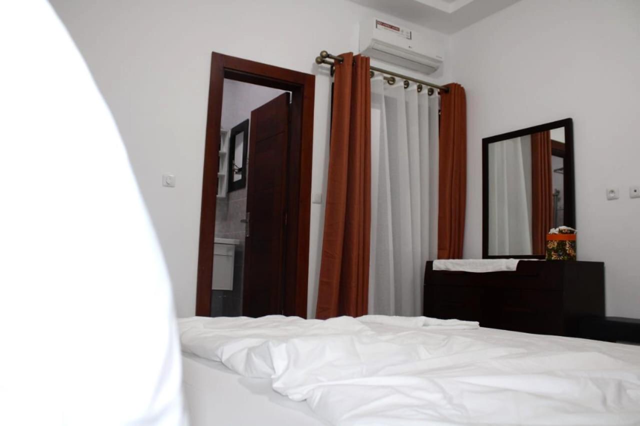 3 Appartements Indépendants - 1 ou 2 Chambres - Du Voyageur Solo au Groupe de 10 personnes - Résidence Calme, Proche Abidjan