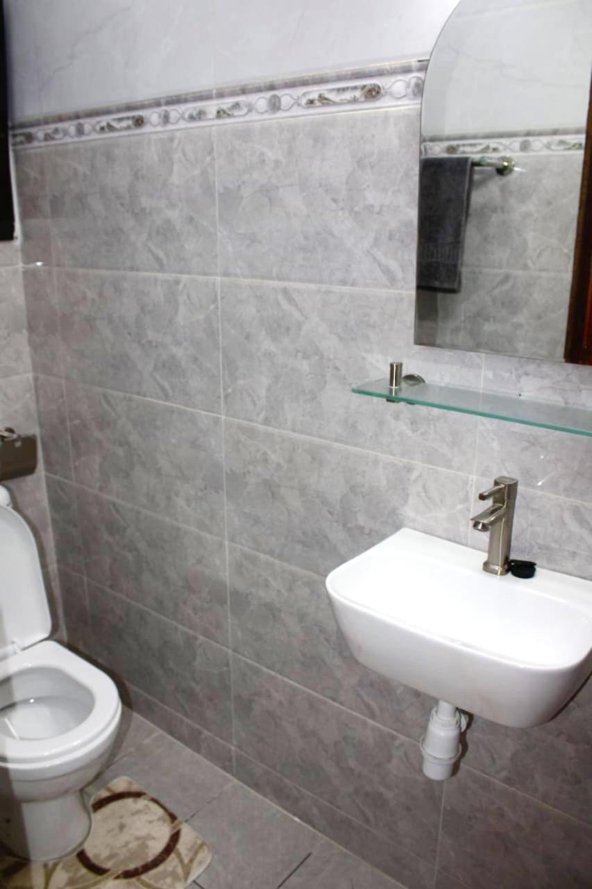 3 Appartements Indépendants - 1 ou 2 Chambres - Du Voyageur Solo au Groupe de 10 personnes - Résidence Calme, Proche Abidjan