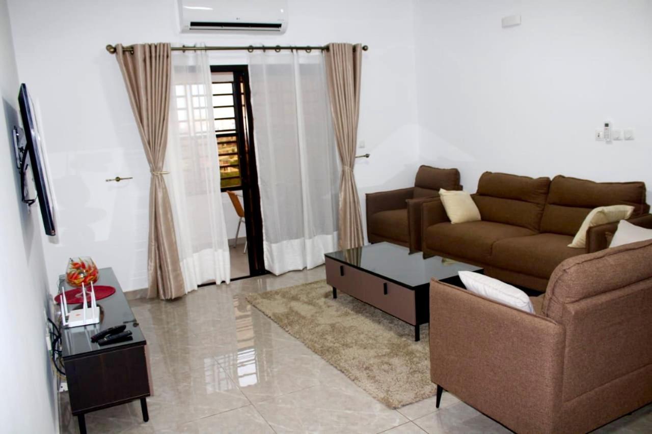 3 Appartements Indépendants - 1 ou 2 Chambres - Du Voyageur Solo au Groupe de 10 personnes - Résidence Calme, Proche Abidjan