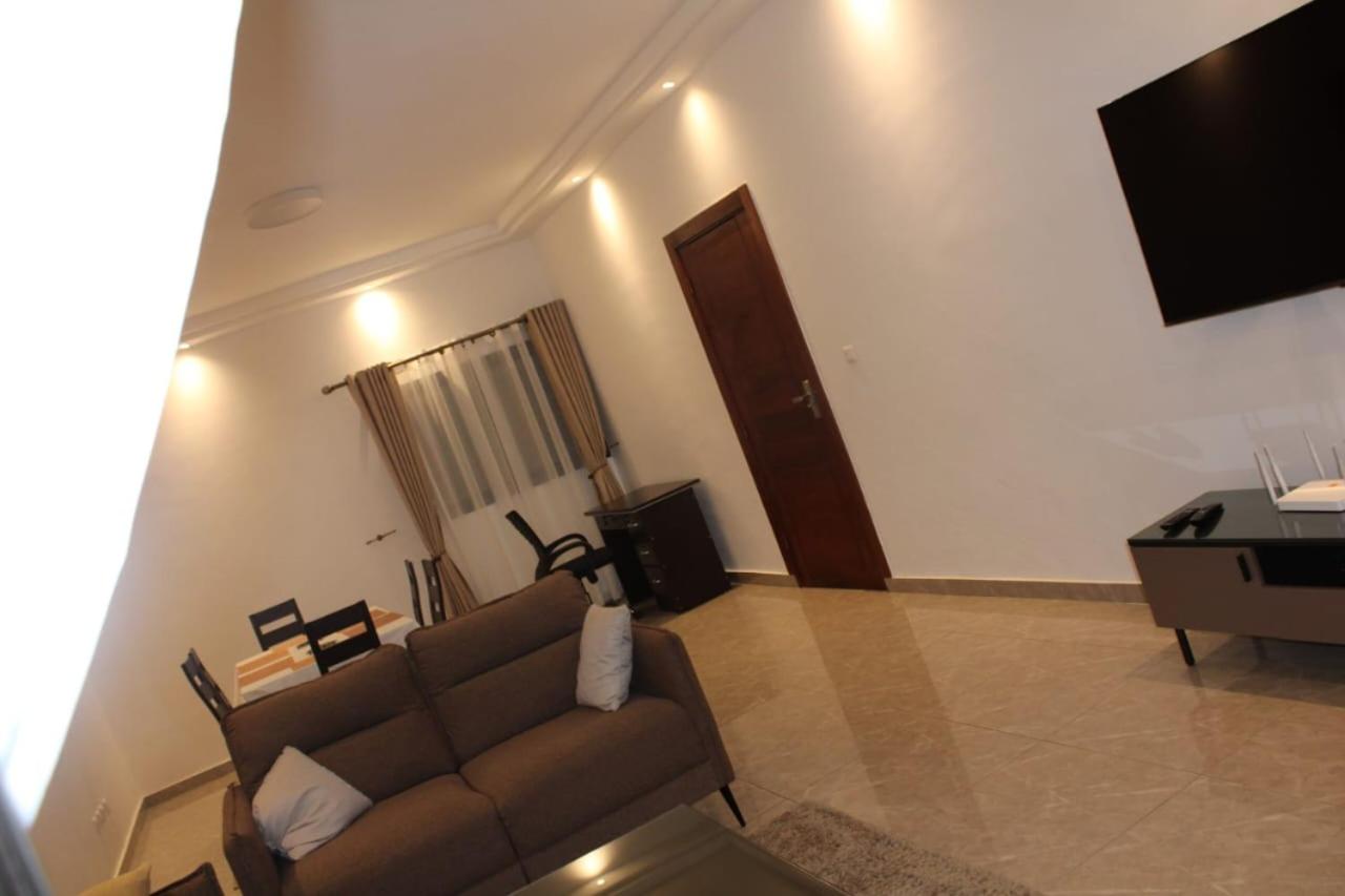 3 Appartements Indépendants - 1 ou 2 Chambres - Du Voyageur Solo au Groupe de 10 personnes - Résidence Calme, Proche Abidjan