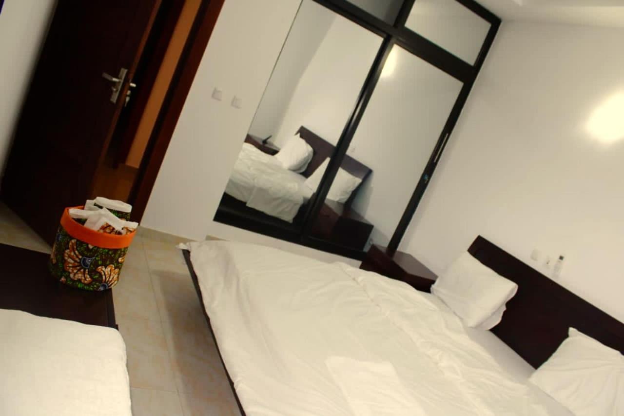 3 Appartements Indépendants - 1 ou 2 Chambres - Du Voyageur Solo au Groupe de 10 personnes - Résidence Calme, Proche Abidjan