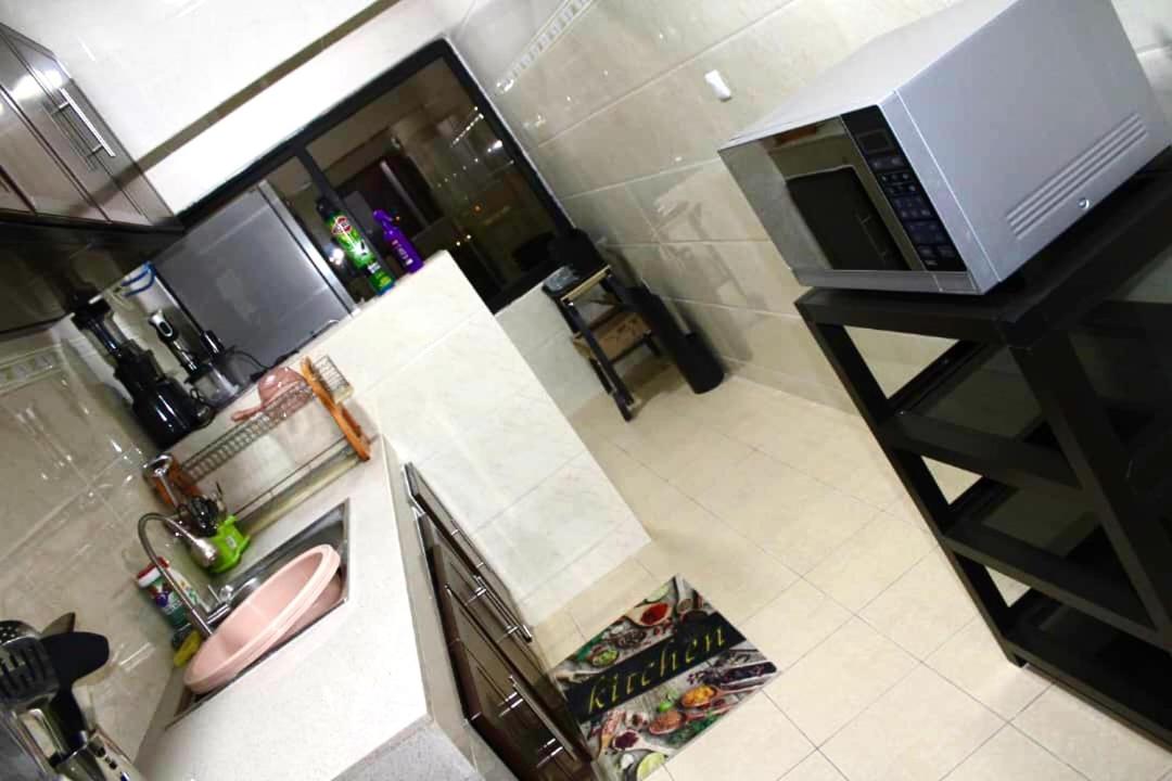 3 Appartements Indépendants - 1 ou 2 Chambres - Du Voyageur Solo au Groupe de 10 personnes - Résidence Calme, Proche Abidjan