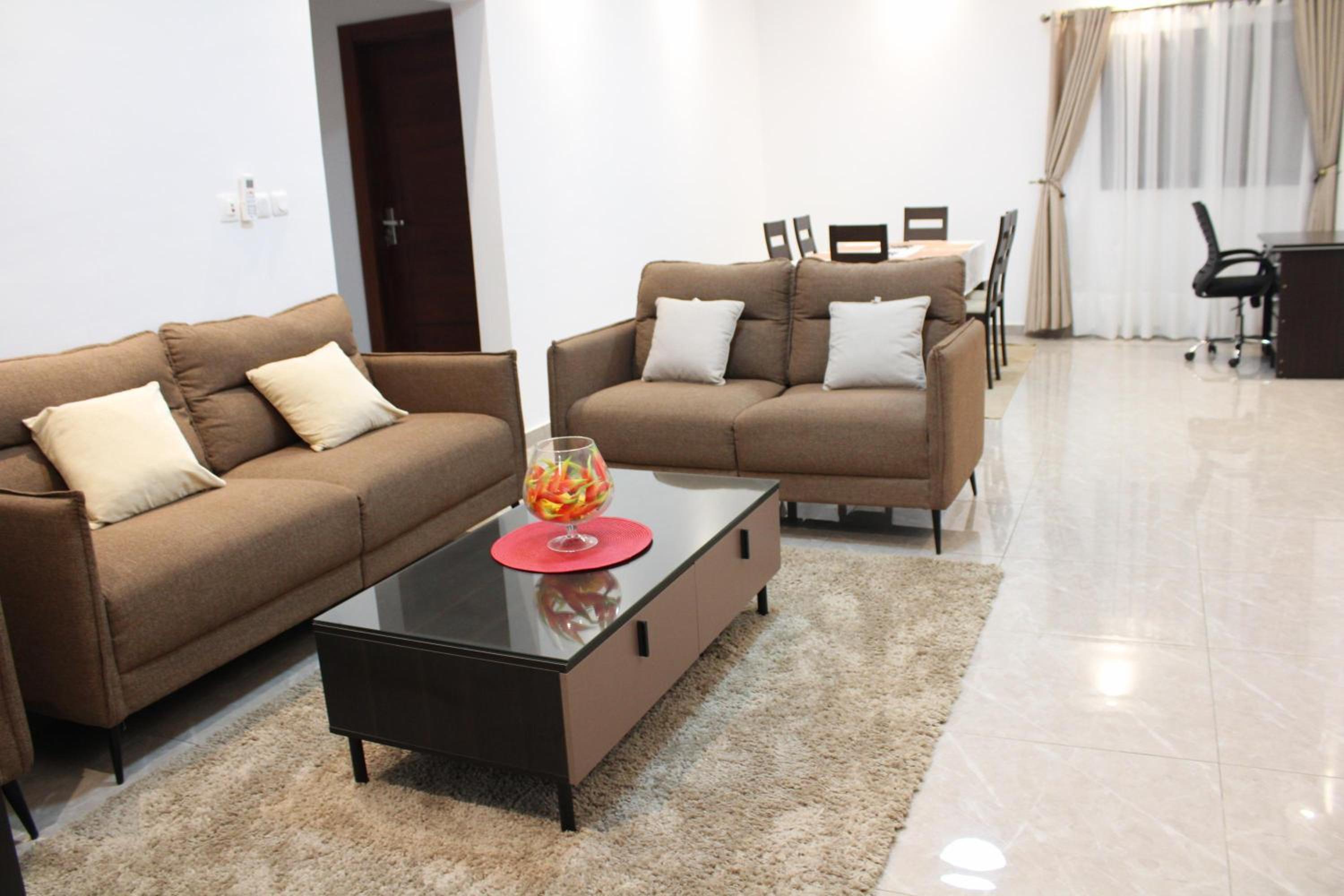 3 Appartements Indépendants - 1 ou 2 Chambres - Du Voyageur Solo au Groupe de 10 personnes - Résidence Calme, Proche Abidjan