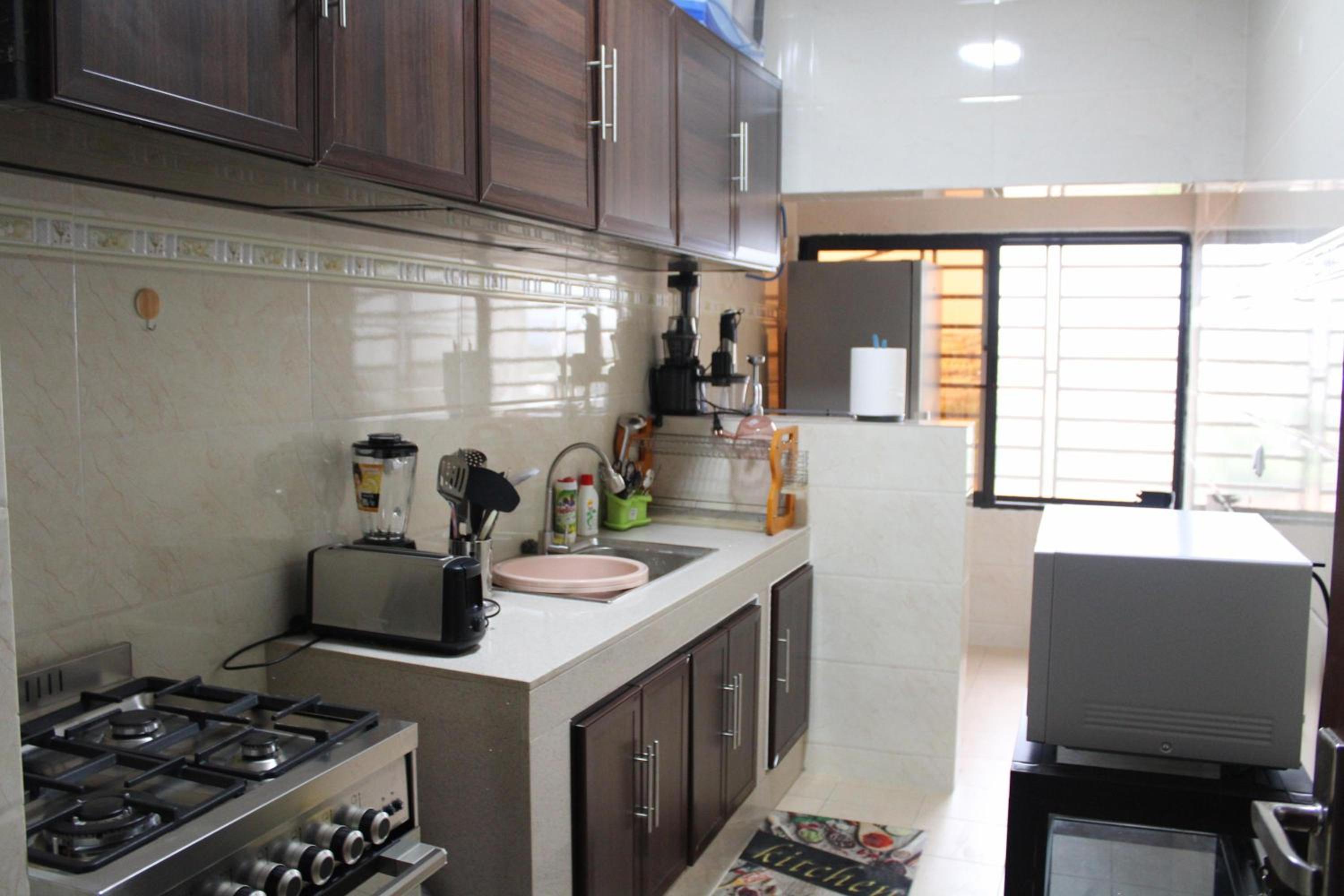3 Appartements Indépendants - 1 ou 2 Chambres - Du Voyageur Solo au Groupe de 10 personnes - Résidence Calme, Proche Abidjan
