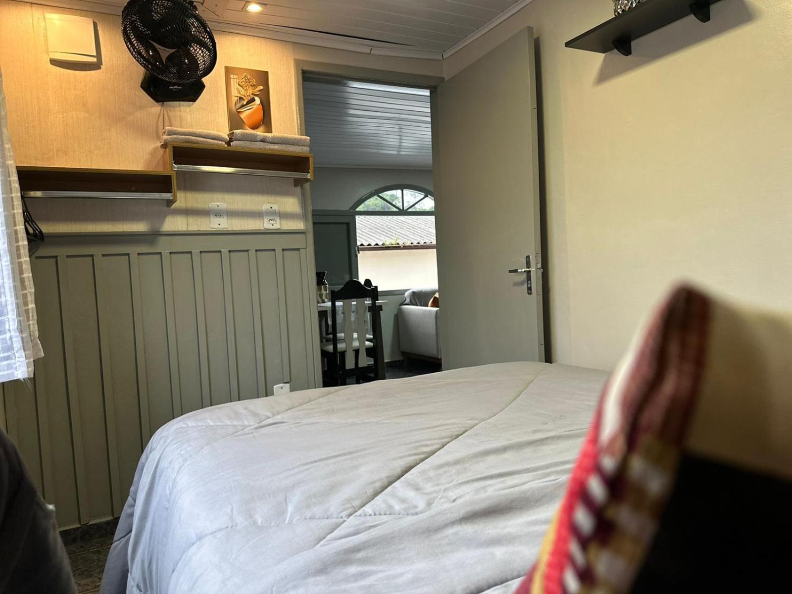 Linda e Ampla Casa Inteira Próxima ao Centro de Criciúma