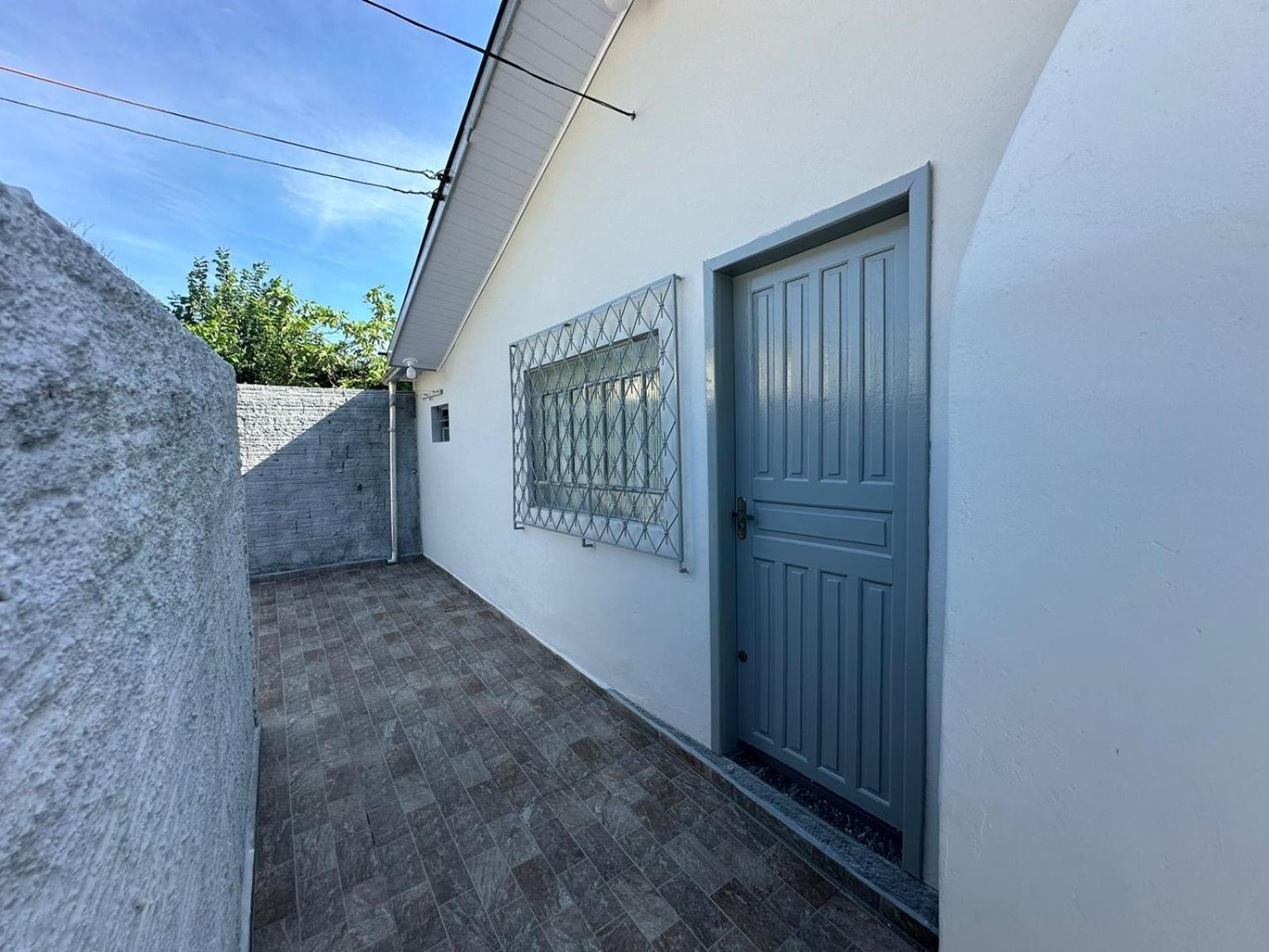 Linda e Ampla Casa Inteira Próxima ao Centro de Criciúma