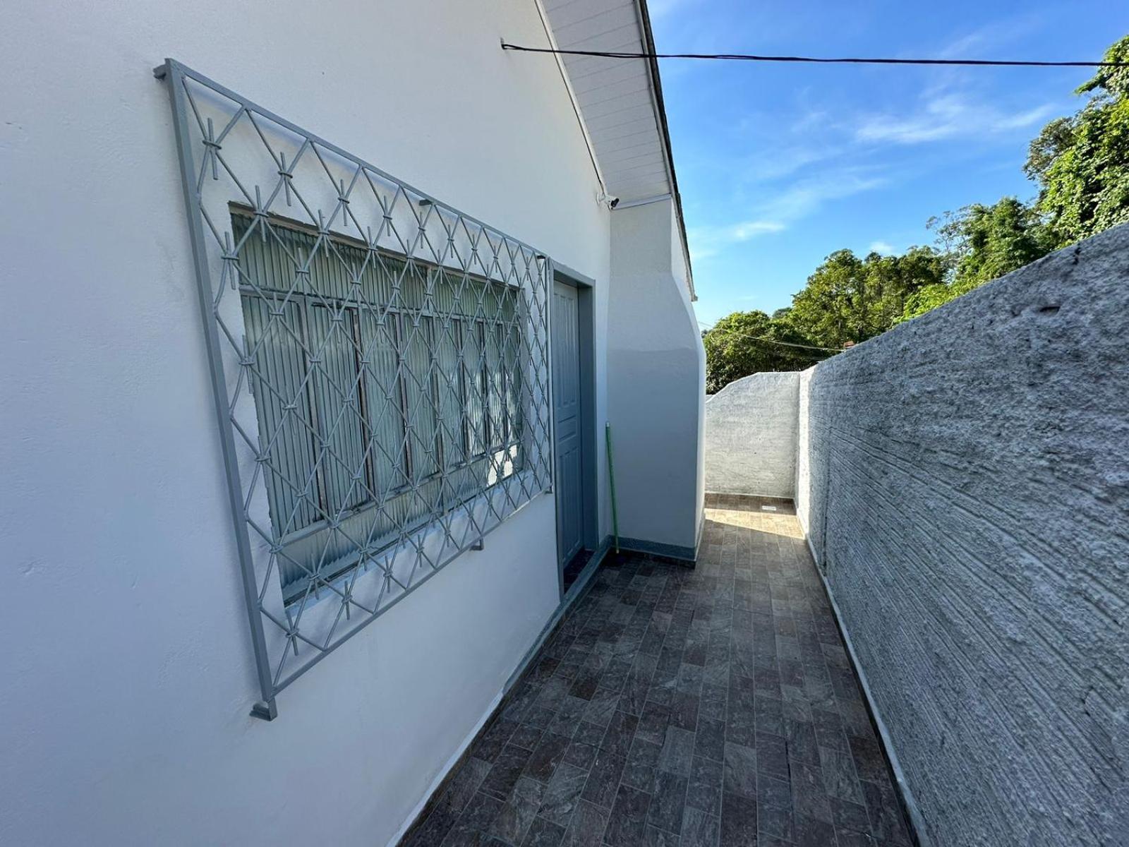 Linda e Ampla Casa Inteira Próxima ao Centro de Criciúma