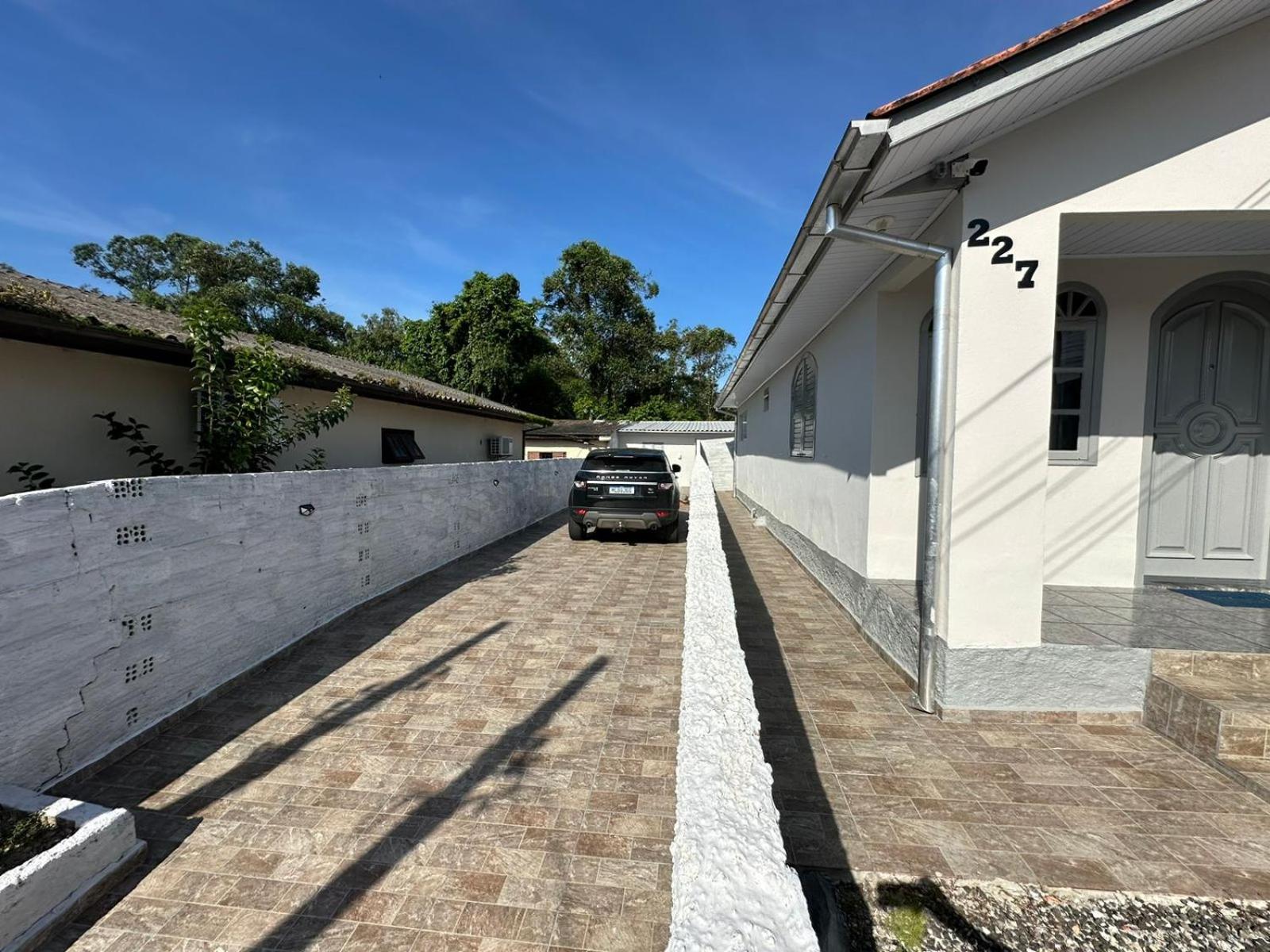 Linda e Ampla Casa Inteira Próxima ao Centro de Criciúma