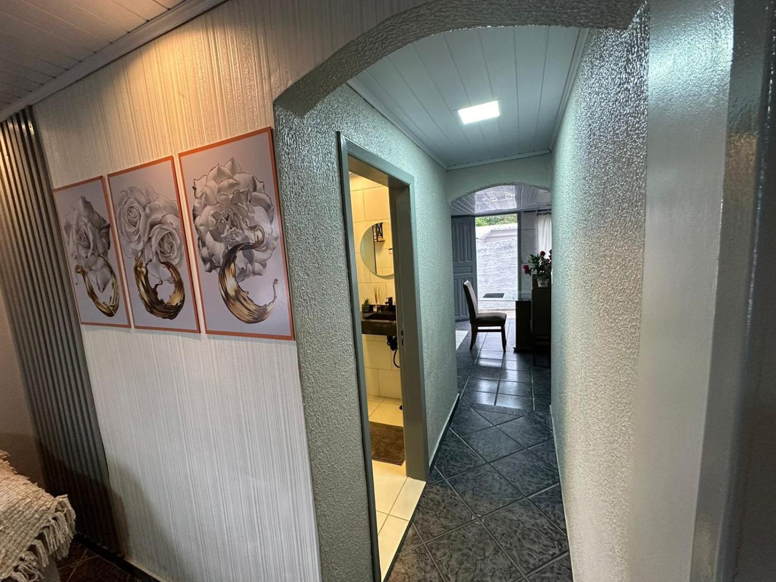 Linda e Ampla Casa Inteira Próxima ao Centro de Criciúma