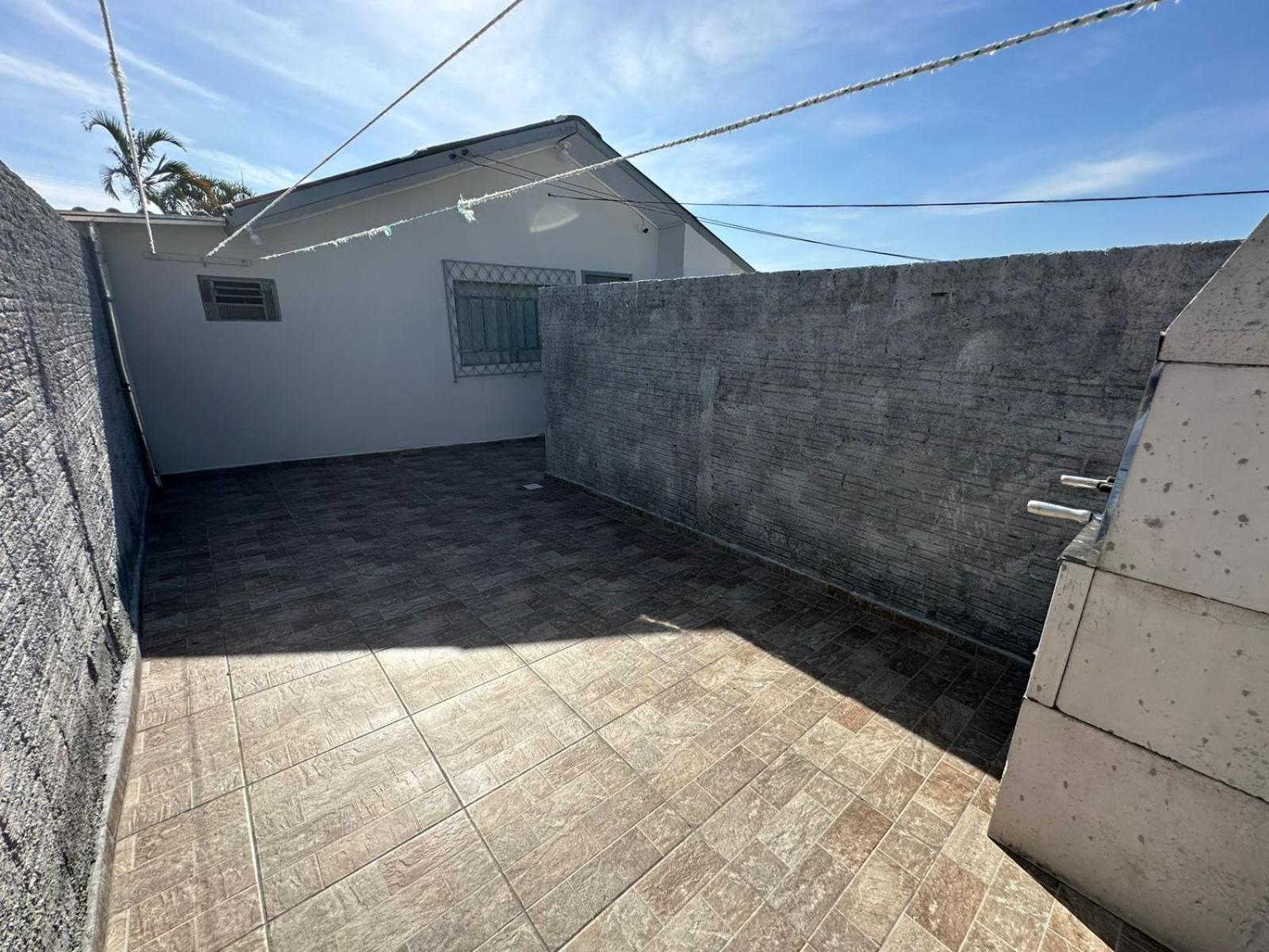 Linda e Ampla Casa Inteira Próxima ao Centro de Criciúma