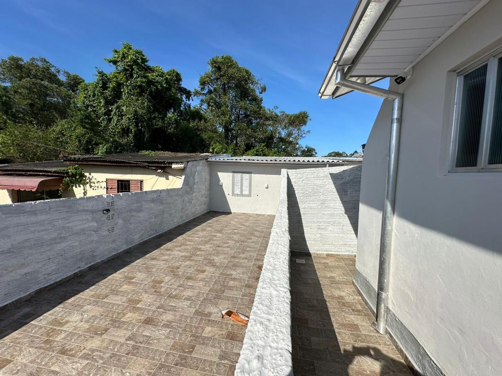 Linda e Ampla Casa Inteira Próxima ao Centro de Criciúma