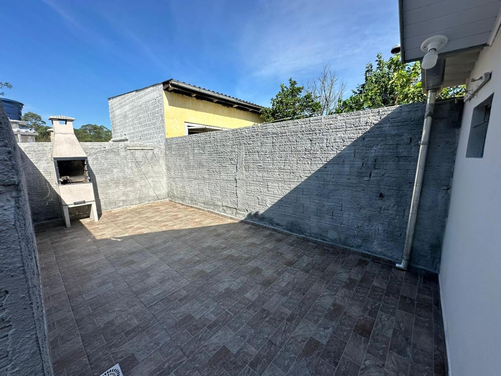 Linda e Ampla Casa Inteira Próxima ao Centro de Criciúma