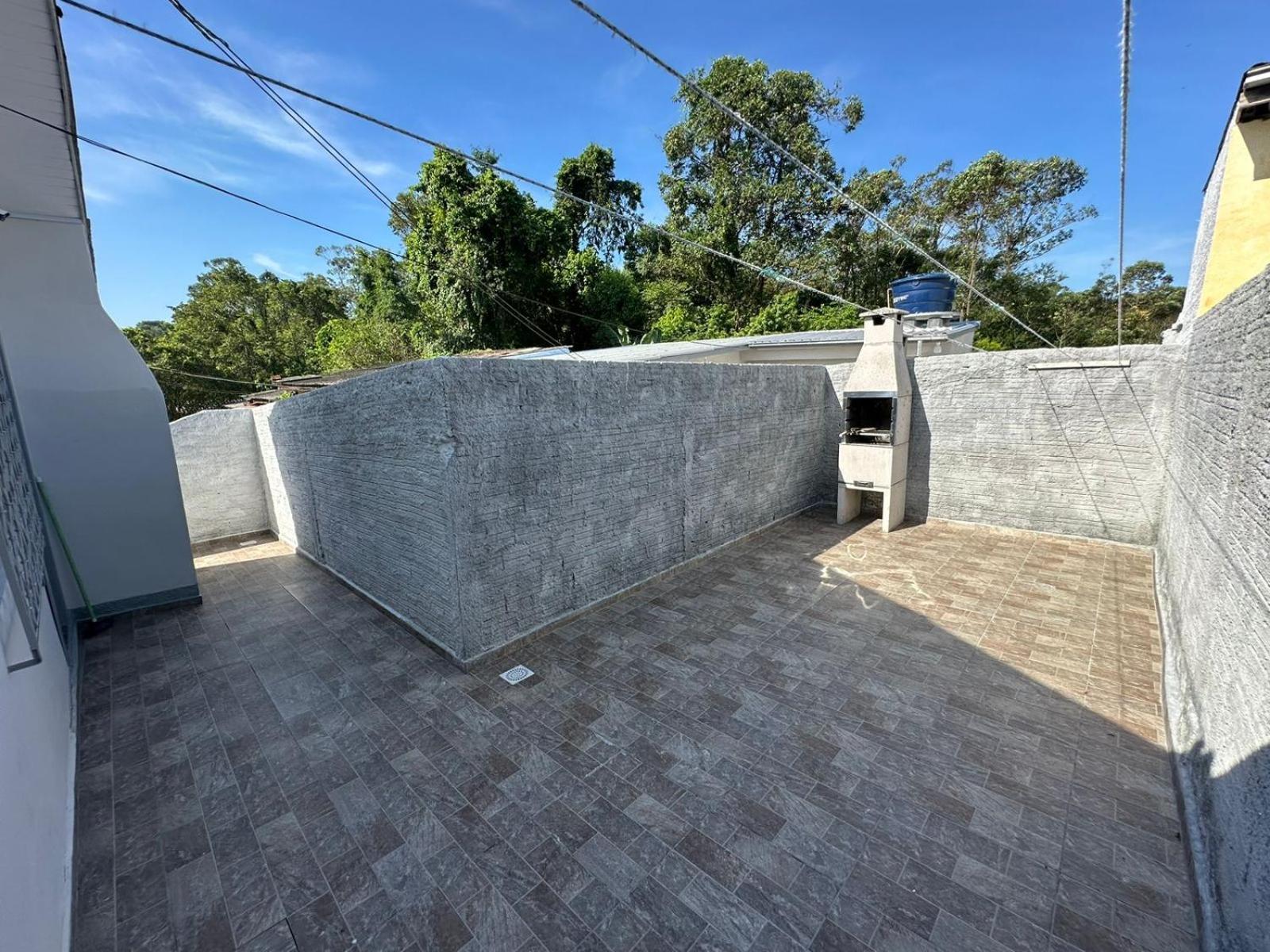 Linda e Ampla Casa Inteira Próxima ao Centro de Criciúma