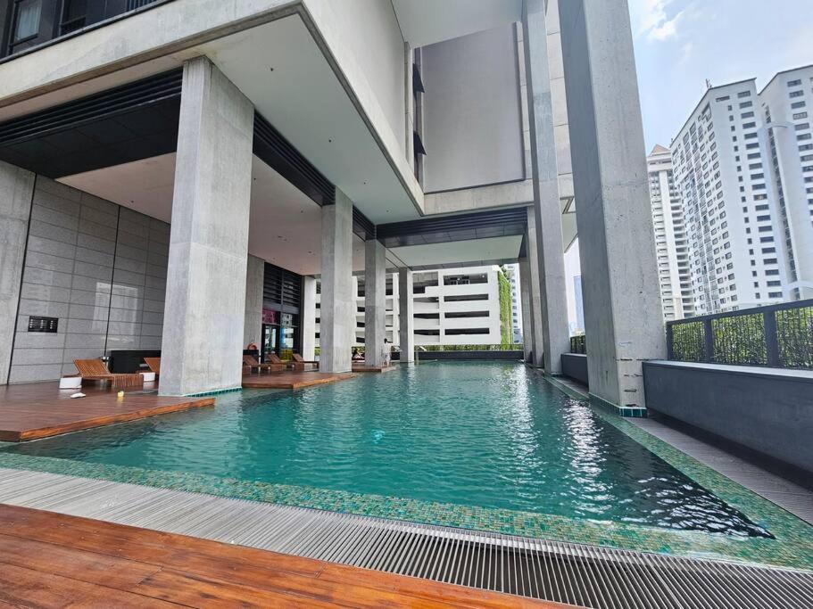 Mont Kiara Arcoris -2-5pax- near Hartamas-Publika