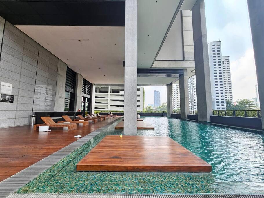 Mont Kiara Arcoris -2-5pax- near Hartamas-Publika