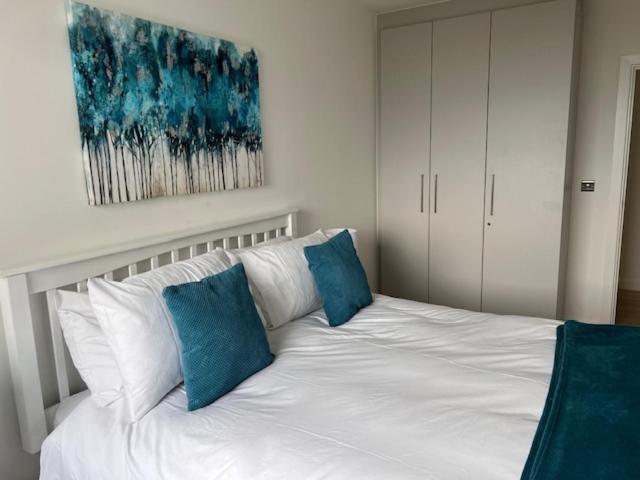 SoHot Stays Sail Apt Sea Views Ground Floor Free Parking view 2