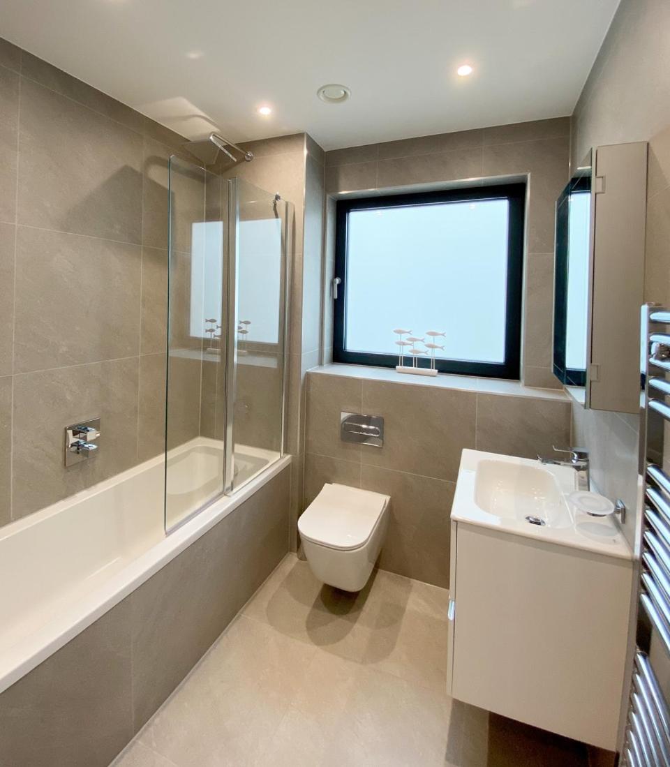 SoHot Stays Sail Apt Sea Views Ground Floor Free Parking view 4